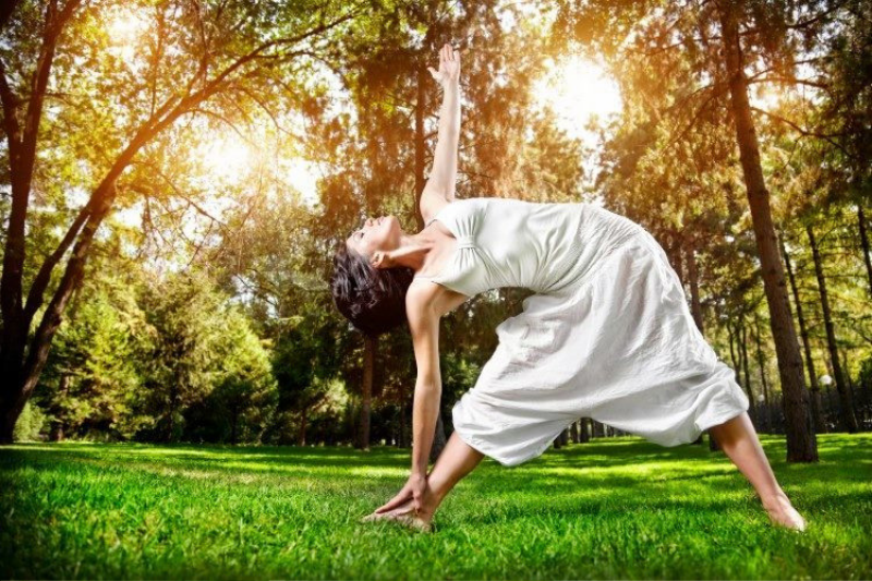 spring-detox-cum-sa-incluzi-yoga-in-detoxifierea-de-primavara